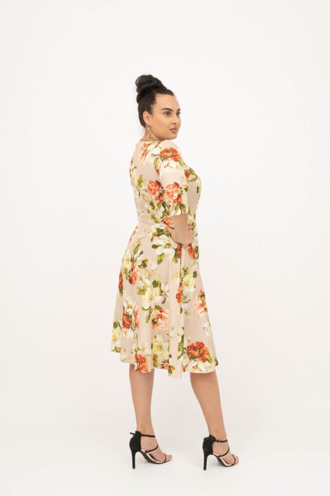 Кремава дамска рокля на цветя