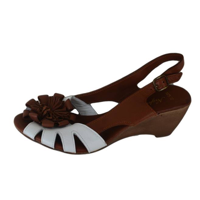 Sandale cu talpa ortopedica tip pana cu o floare D&J Exclusive, Alb/Maro