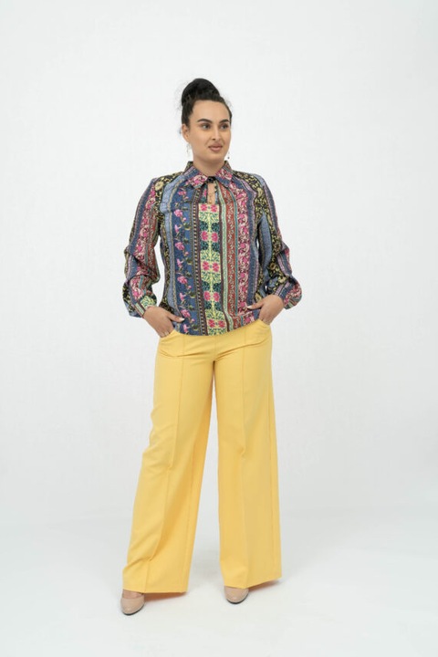 Pantaloni galbeni, eleganti