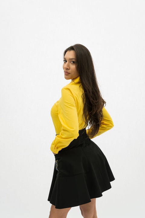 Fusta neagra, eleganta, scurta