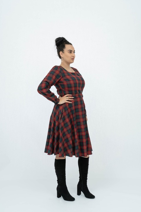 Rochie in carouri, eleganta, cu cordon