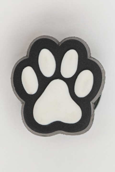 Crocs, Talisman cu imprimeu cu labuta Jibbitz™, Alb, Negru