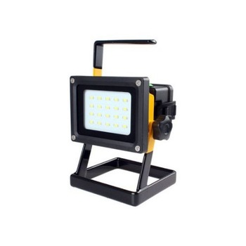 Proiector portabil LED 30W, 2400Lm, 3 acumulatori cu incarcare la 220w si bricheta masinii Proiector portabil LED 30W, 2400Lm, 3 acumulatori cu incarcare la 220w si bricheta masinii