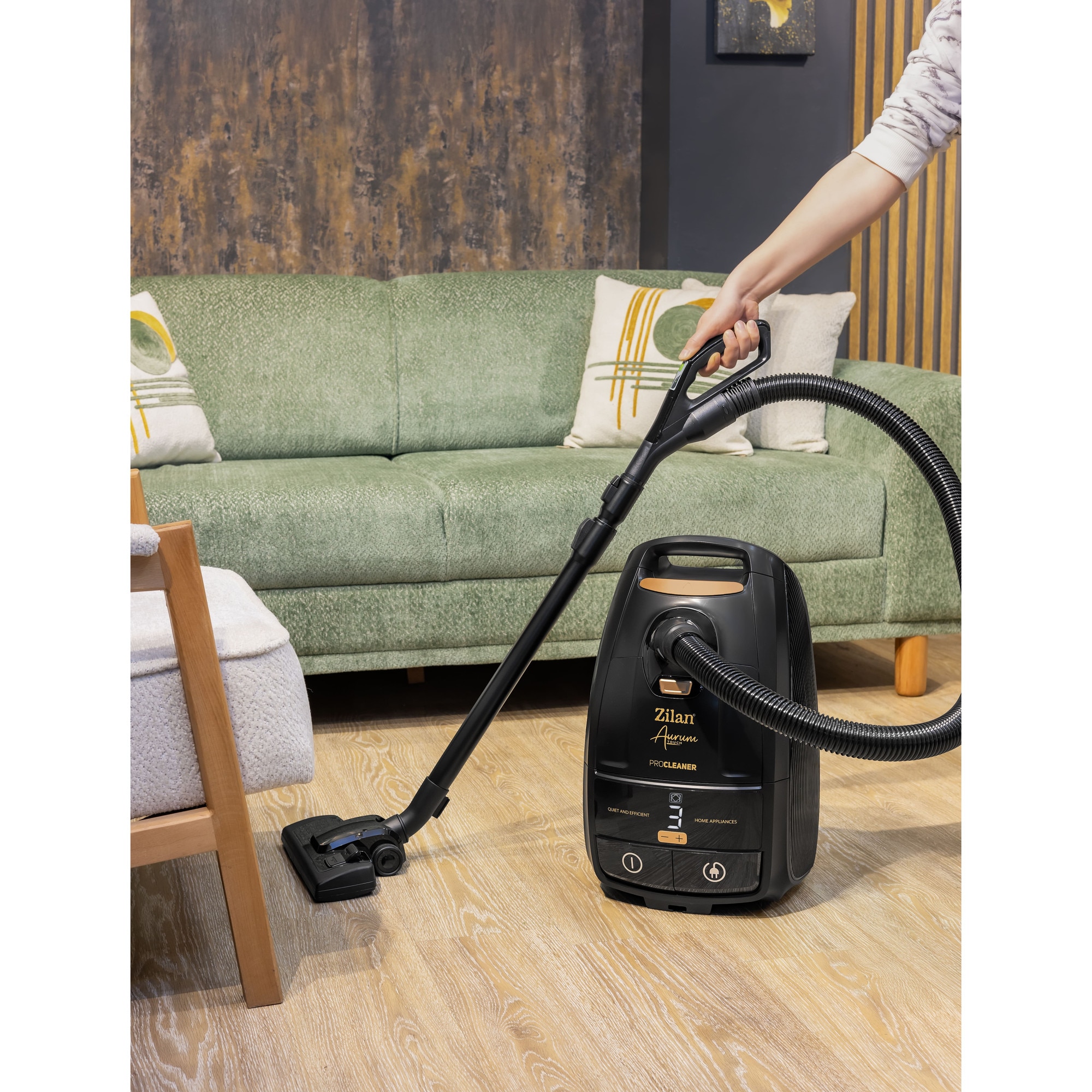 Aspirator cu sac Aurum, putere 2400W, capacitate 5L, motor din cupru, furtun pivotant 360°, negru ZILAN / ZLN4500