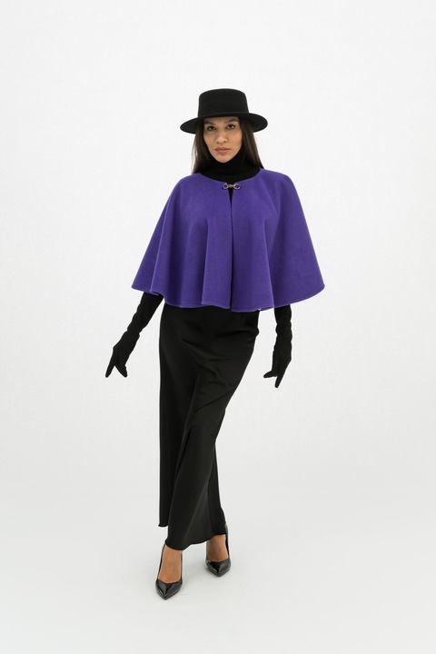 Fusta neagra si capa mov