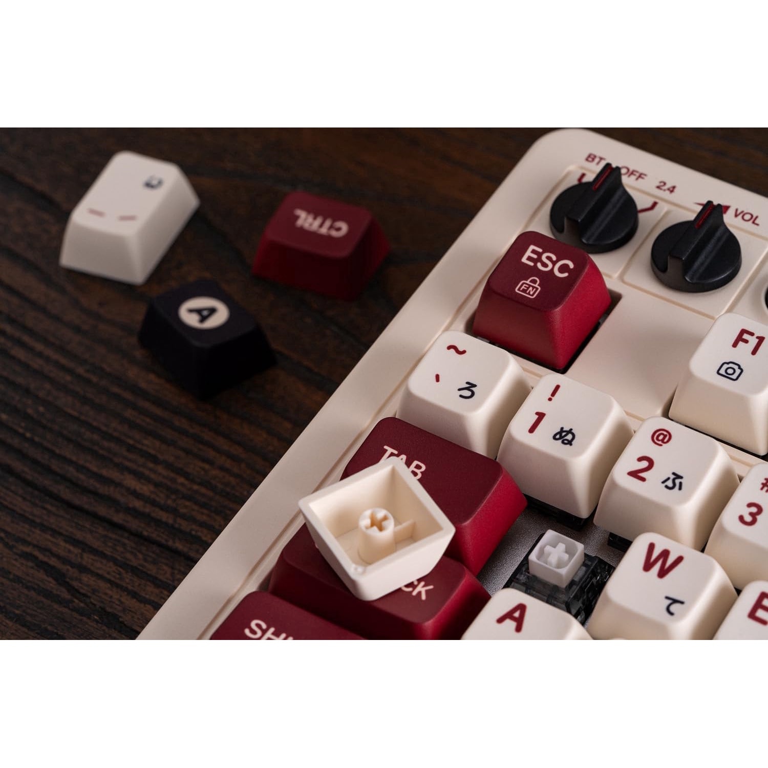 Tastatura Mecanica Wireless 8BitDo Retro 108 si Numpad integrat
