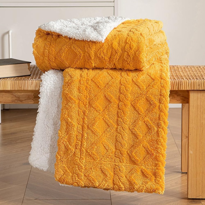 Patura din flanel, MIULEE, cu 2 fete model in carouri si lana, catifelata, moale si confortabila, 150 x 130 cm, mustariu - alb