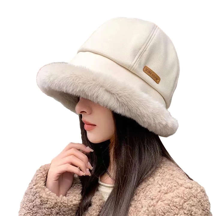 Дамска топла шапка чайка с къса периферия, изработена от синтетичен материал, 54х59см, многоцветна