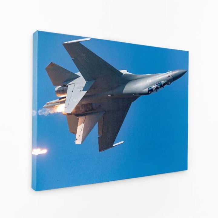 Картина на платно - Летящ изтребител Небесно синьо Прозрачно - 140x90 см