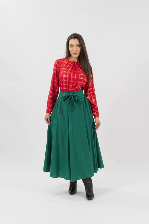 Fusta verde si bluza rosie, elegante