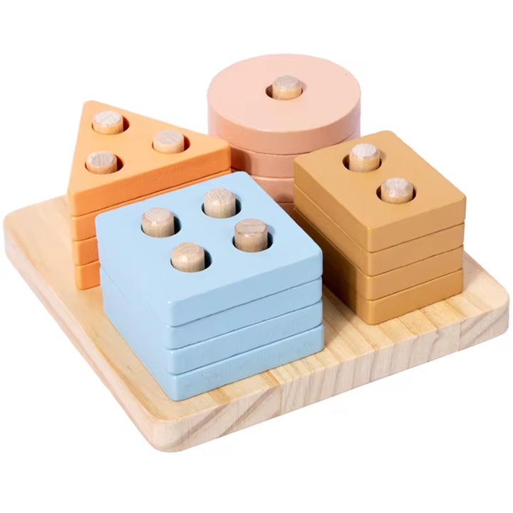 Игра за подреждане 4 геометрични фигури, пастелни цветове, 13,5х13,5 см, 1 година +