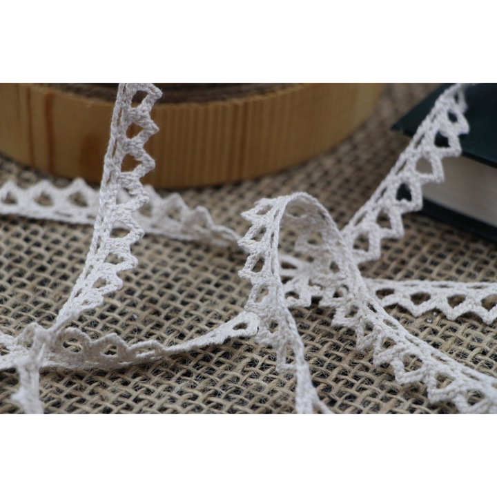 Dantela crem D2X 25 de metri