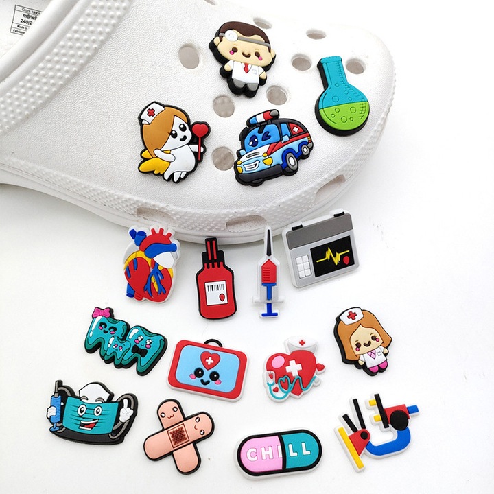 Set de 21 Pinuri Accesorii pentru Crocs Saboti, Model Doctor, Usor de instalat si de utilizat, PVC, multicolor