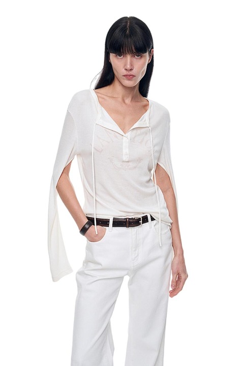 Бяла модална плетена тениска с дълъг ръкав, етнически принт, яка и вратовръзка, Бял