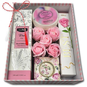 Pachet cadou femei pentru 1 si 8 Martie sau Ziua Indragostitilor, CADOURI PREMIUM ®, model Emotions, cu praline Best Wishes, produse cosmetice si decorative, toate atent asortate si accesorizate pentru a transmite emotii si sentimente autentice