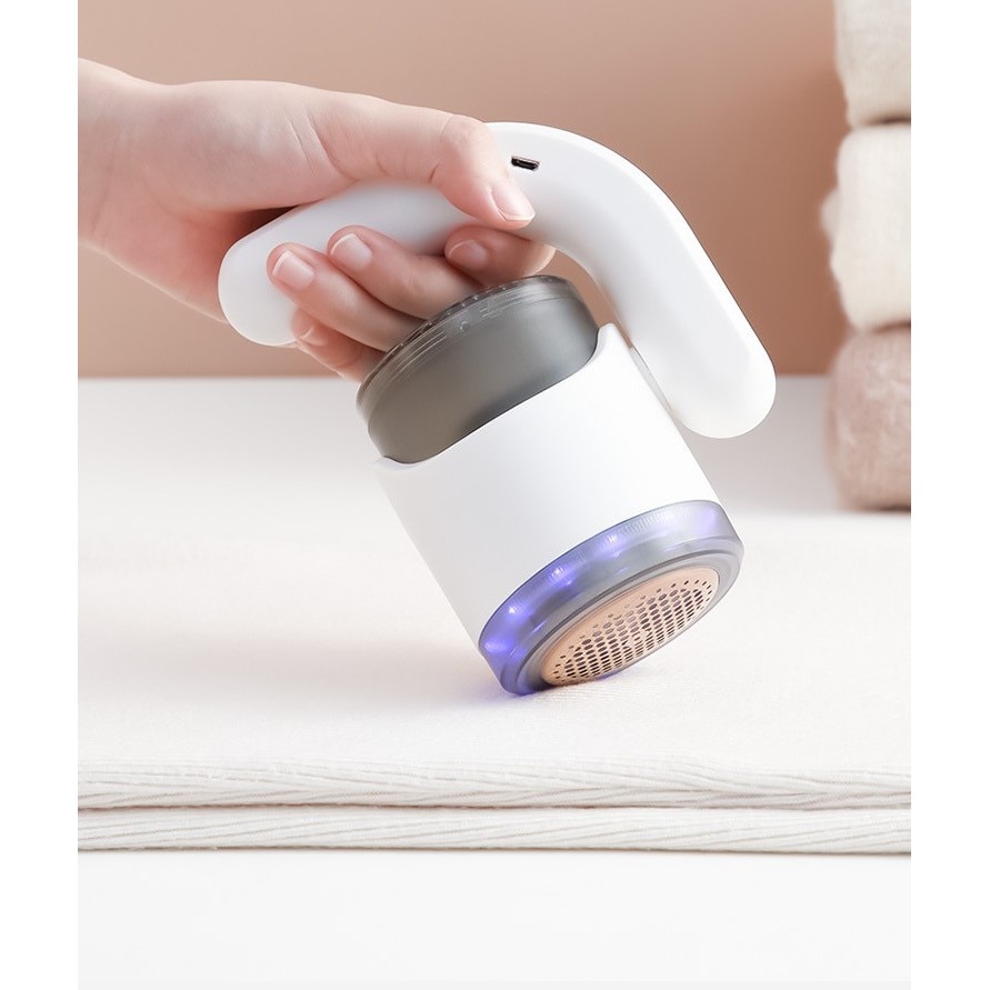Aparat Pentru Curatat Scame, Par Si Praf, cu LED, Pentru Diferite Tipuri De Material, Cu Lame Din Otel Inoxidabil, Compartiment de Depozitare, Maner Reglabil, 11x10.5x8.7 cm, Alb