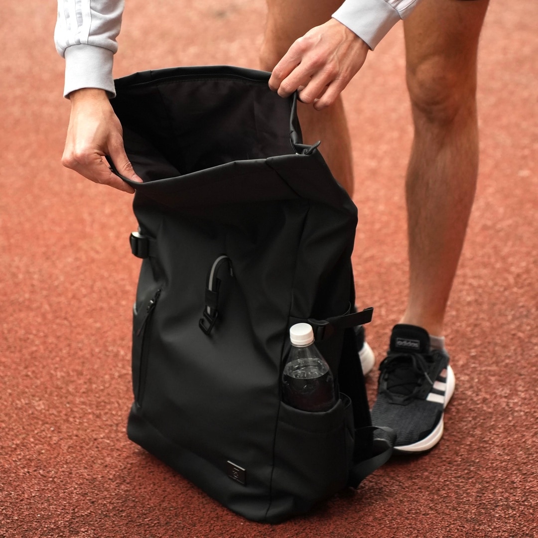 Rucsac tip rolltop, James Hawk, Business touring, Negru, 16 inci, Capacitate 20-28 litri, Waterproof, Set cu geanta pentru accesorii origins smart pack
