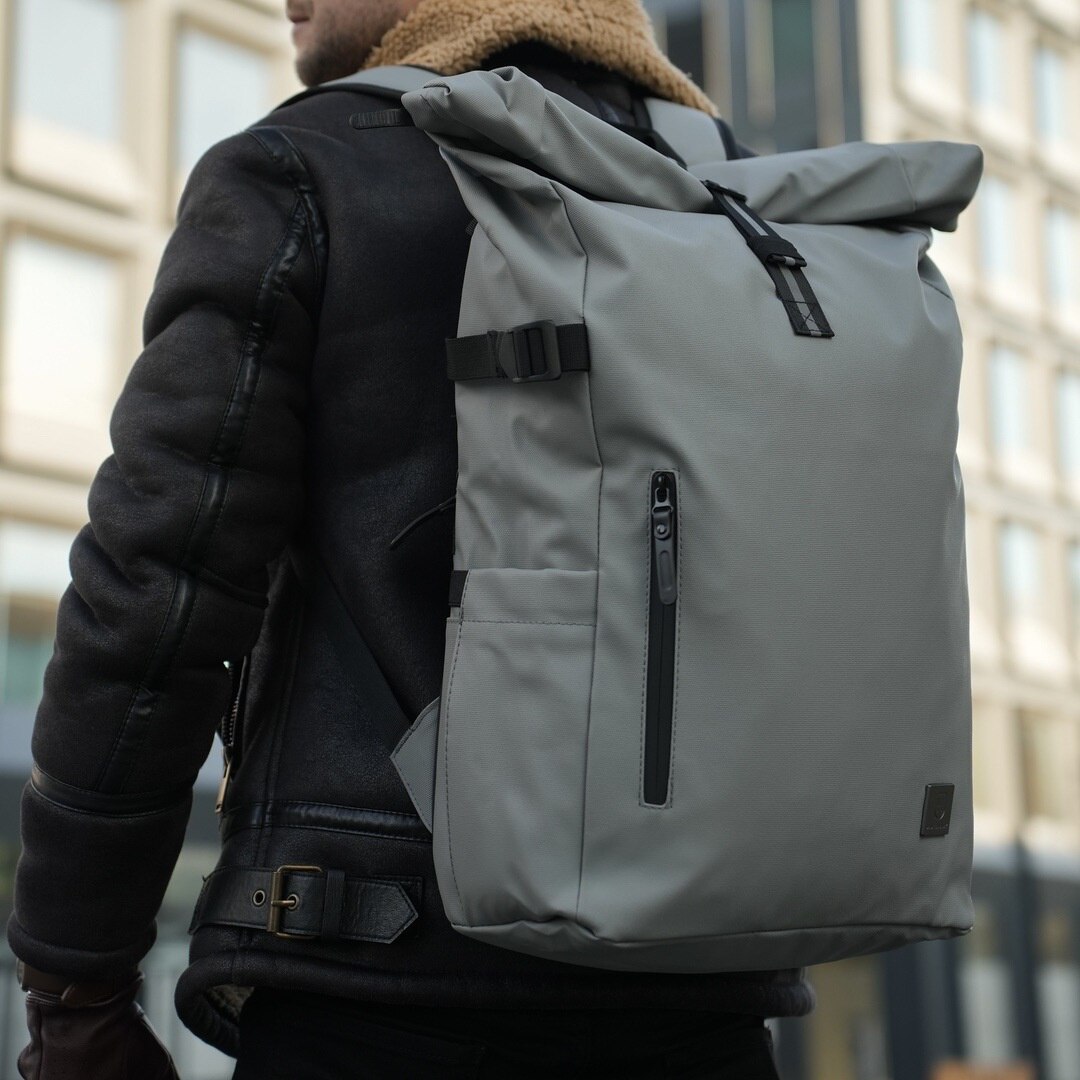 Rucsac rolltop pentru laptop de 16 inci, James Hawk, Gri, Nylon, Capacitate 20-28 litri, Fermori impermeabili, Buzunar antiefractie, Set cu geanta pentru accesorii origins smart pack