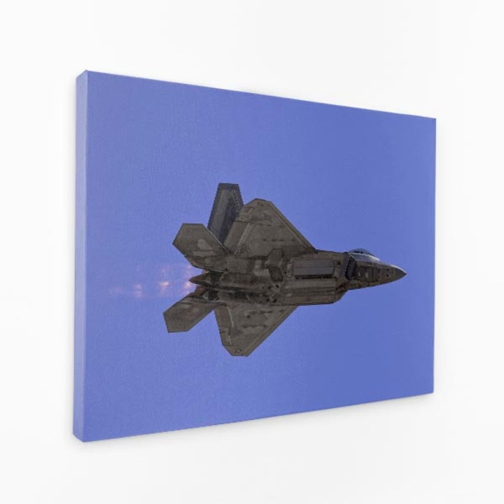 Картина на платно - Изтребител, летящ високо, небесносиньо - 140x90 см