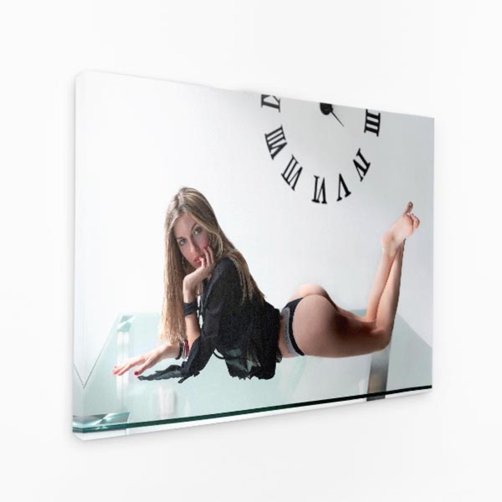 Картина върху платно - Поставяне на настолен часовник зад нея - 140x90 см
