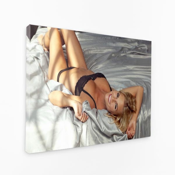 Картина върху платно - Смях на радост, усмивка, руса коса, жена - 100x50 см