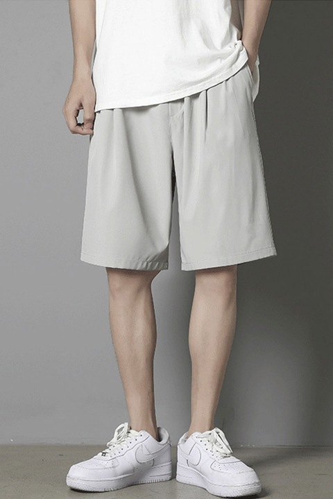 Férfi háromnegyedes rövidnadrág, laza fazon, 6 széles zsebbel, Világosszürke