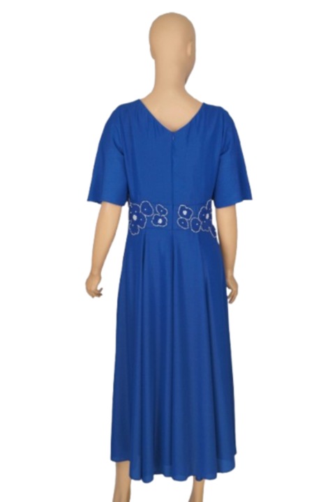 Елегантна рокля на клин, изработена от лъскав воал, с дантелени апликации на талията, Кралско Синьо