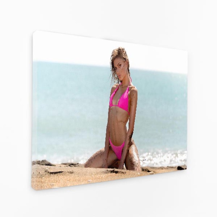 Картина на платно - Момиче от бикини, плаж, пясък, океански бряг - 100x70 см