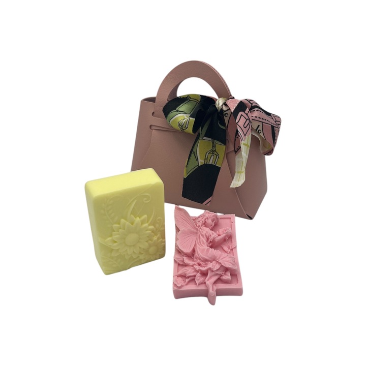 Set cadou femei sapun solid handmade, gentuta cadou inclusa, 1 x sapun cu lapte de capra, ulei de cocos, parfum trandafiri, 1 x sapun cu unt de shea, parfum floral, 130 g