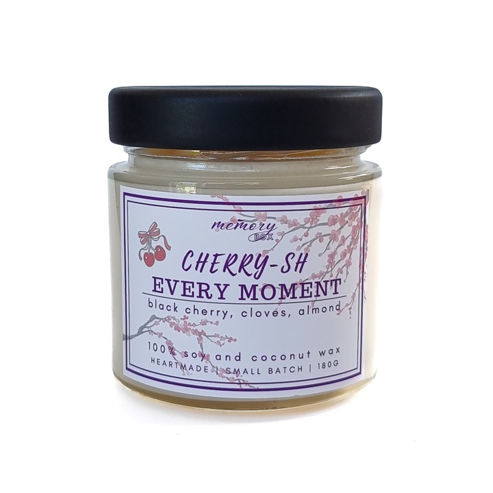 Lumanare parfumata decorata din soia si cocos cu fitil din bumbac, MemoryBox, Cherry’sh every moment, Cireasa neagra, Cuisoare, Migdale, Handmade, Ceara naturala, ardere 45h, 180g