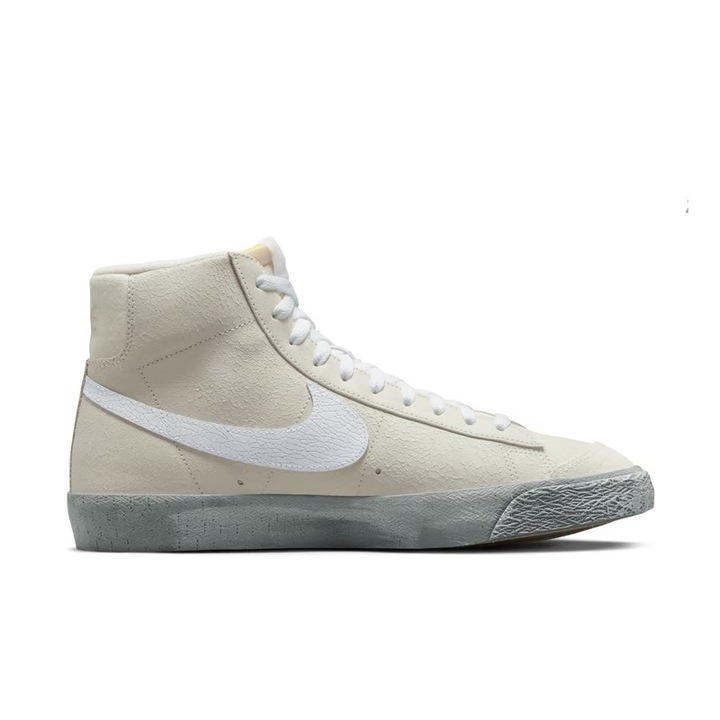 Pantofi Sport Nike Blazer MID '77 SE EMB-DV0797-100