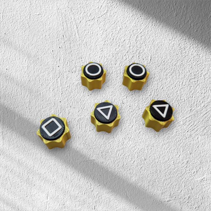 Комплект игра Gonggi със стойка и ключодържател 3DONE MODELS, Squid Game, 3D printed, златист/черен