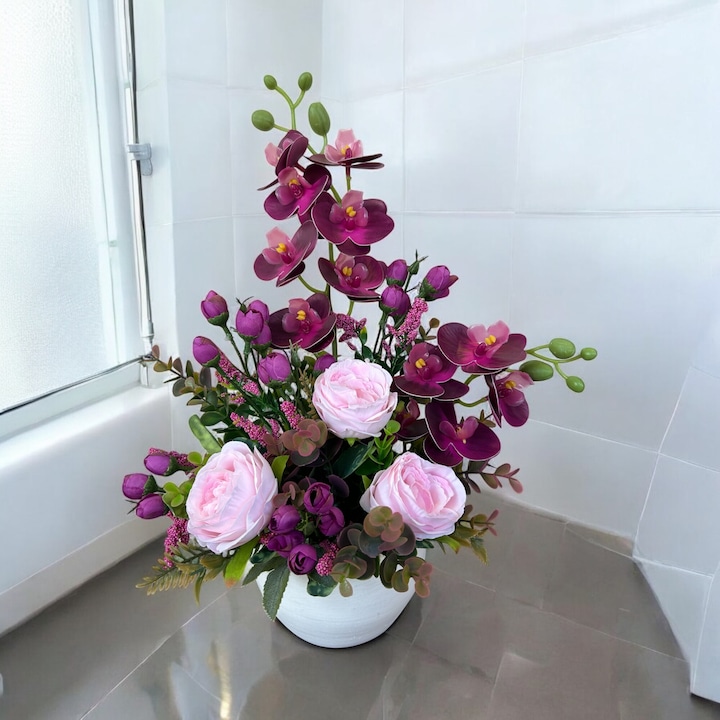 Aranjament floral asimetric tip ikebana, Dady, din flori artificiale roz si mov fucsia, 28x18x40 cm, cu orhidee, trandafiri si verdeata artificiala, in ghiveci din ceramica