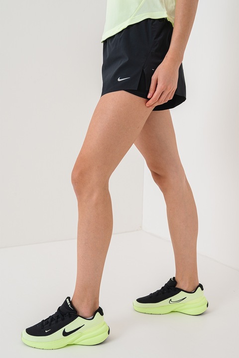 Nike, Pantaloni scurti cu tehnologie Dri-FIT, pentru alergare, Gri antracit