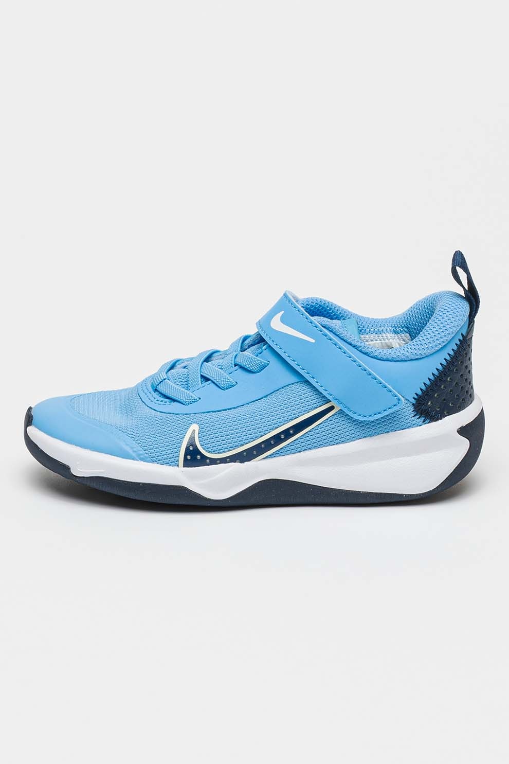 Nike, Pantofi Omni Multi-Court cu inchidere velcro pentru tenis, Albastru pastel, Alb optic, Bleumarin, 31 EU