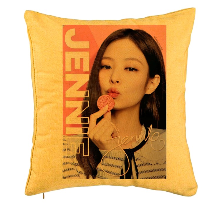 Персонализирана възглавница BlackPink Jennie 4, 40x40 см, жълта, подвижна калъфка, маншон