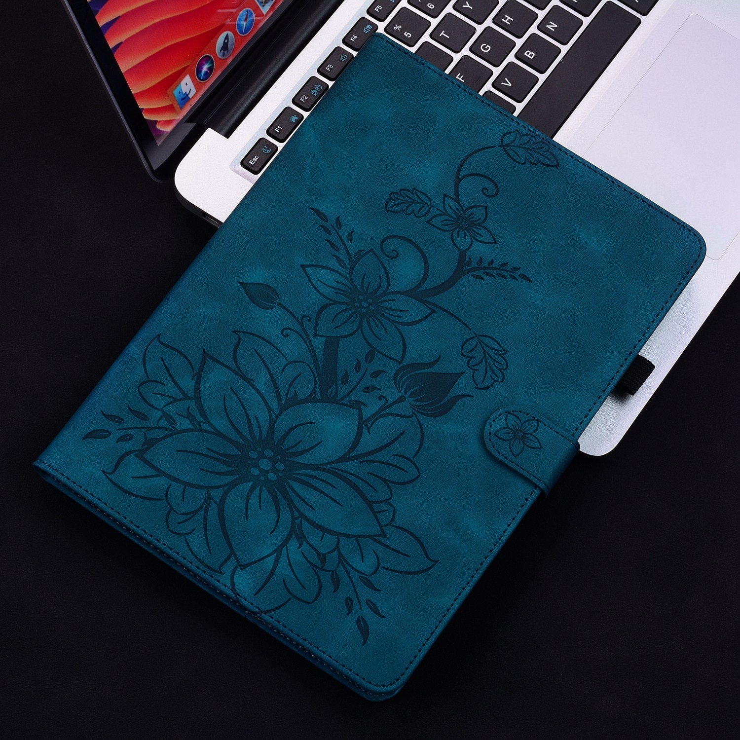 Husa tableta compatibila cu Samsung Galaxy Tab S5e T720, din piele gravata cu crini, albastru inchis