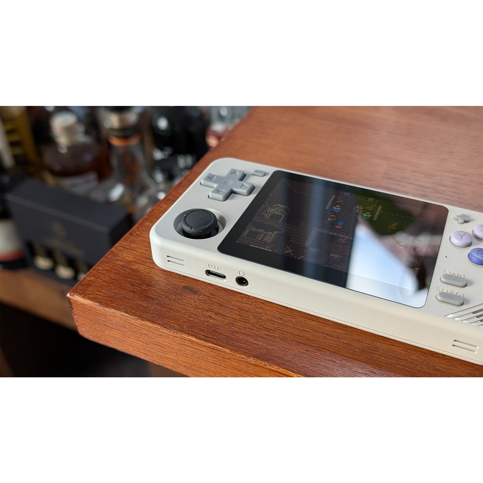 Consola retro Powkiddy RGB10X 64GB cu jocuri, quad core Cortex-A35 1.5GHz, 1GB RAM, IPS LCD 3.5" 640x480 4:3, acumulator 2800 mAh, gri, portabila