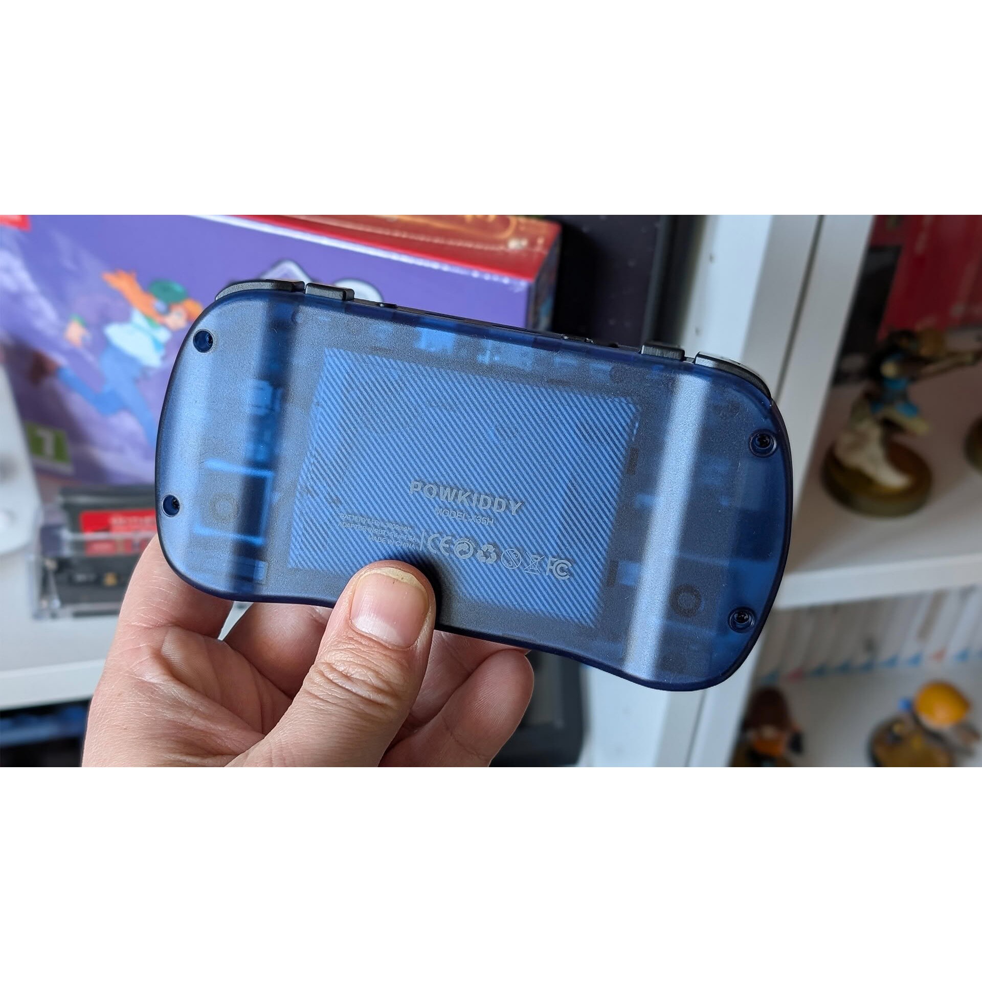 Consola retro Powkiddy X35H 64GB cu jocuri, quad core Cortex-A55 2.0GHz, 1GB RAM, IPS LCD 3.5" 640x480 4:3, acumulator 3000 mAh, bluetooth, albastra, portabila