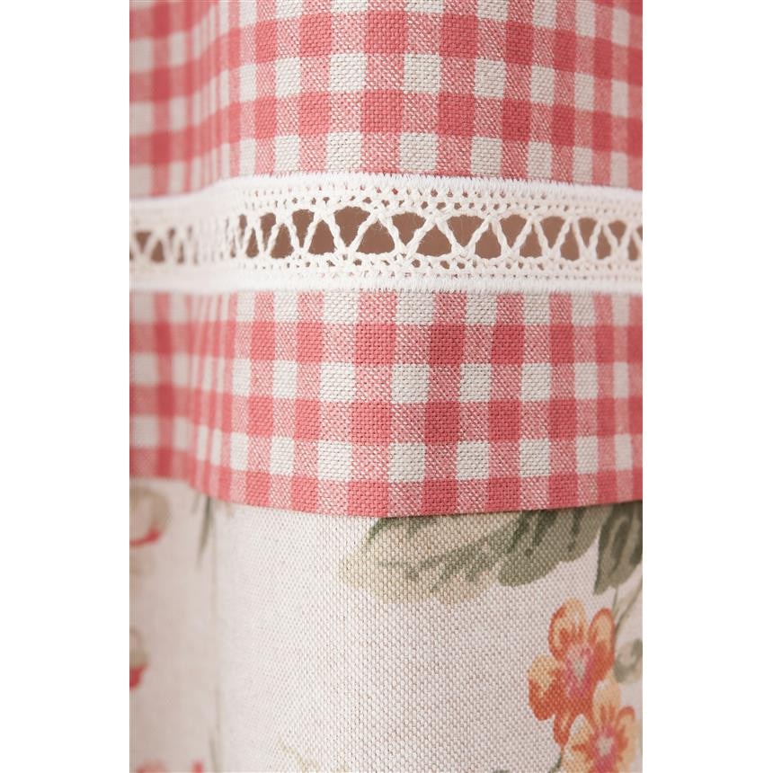 Draperie cu patratele sus si flori mari jos, crem, 140x260 cm