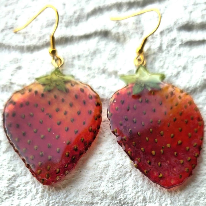 Cercei KRIS DESIGN ART din capsuni naturale, rasina, inox, handmade