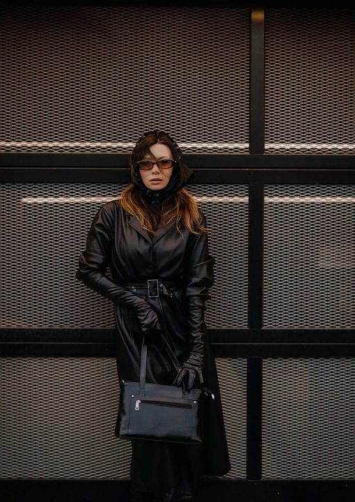 DAN-A valódi bőr táska, fekete, 2 rekesszel, 2 zsebbel, szett.