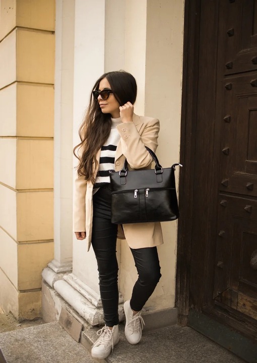 Fekete bőr DAN-A táska, klasszikus modell, 2 rekesszel, állítható bőrszíjjal