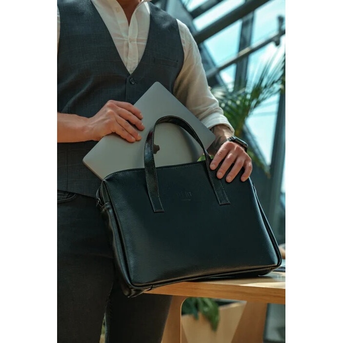Geanta laptop din piele naturala DAN-A Herald, neagra, 15", cu compartiment si curea reglabila