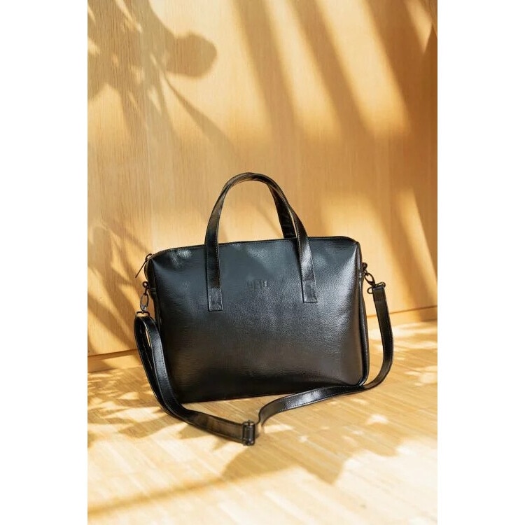 Geanta laptop din piele naturala DAN-A Herald, neagra, 15", cu compartiment si curea reglabila