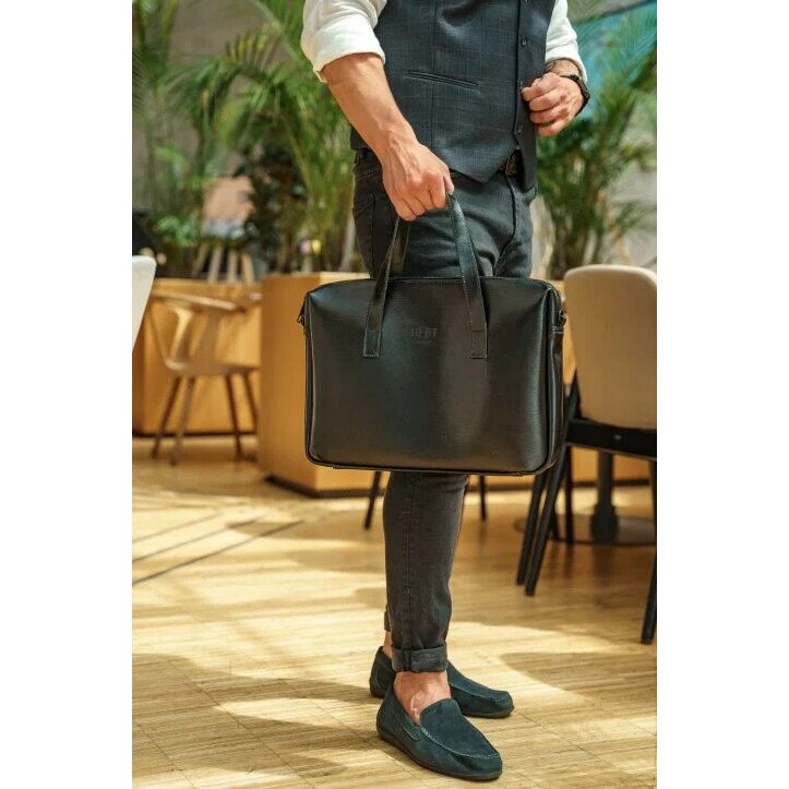Geanta laptop din piele naturala DAN-A Herald, neagra, 15", cu compartiment si curea reglabila