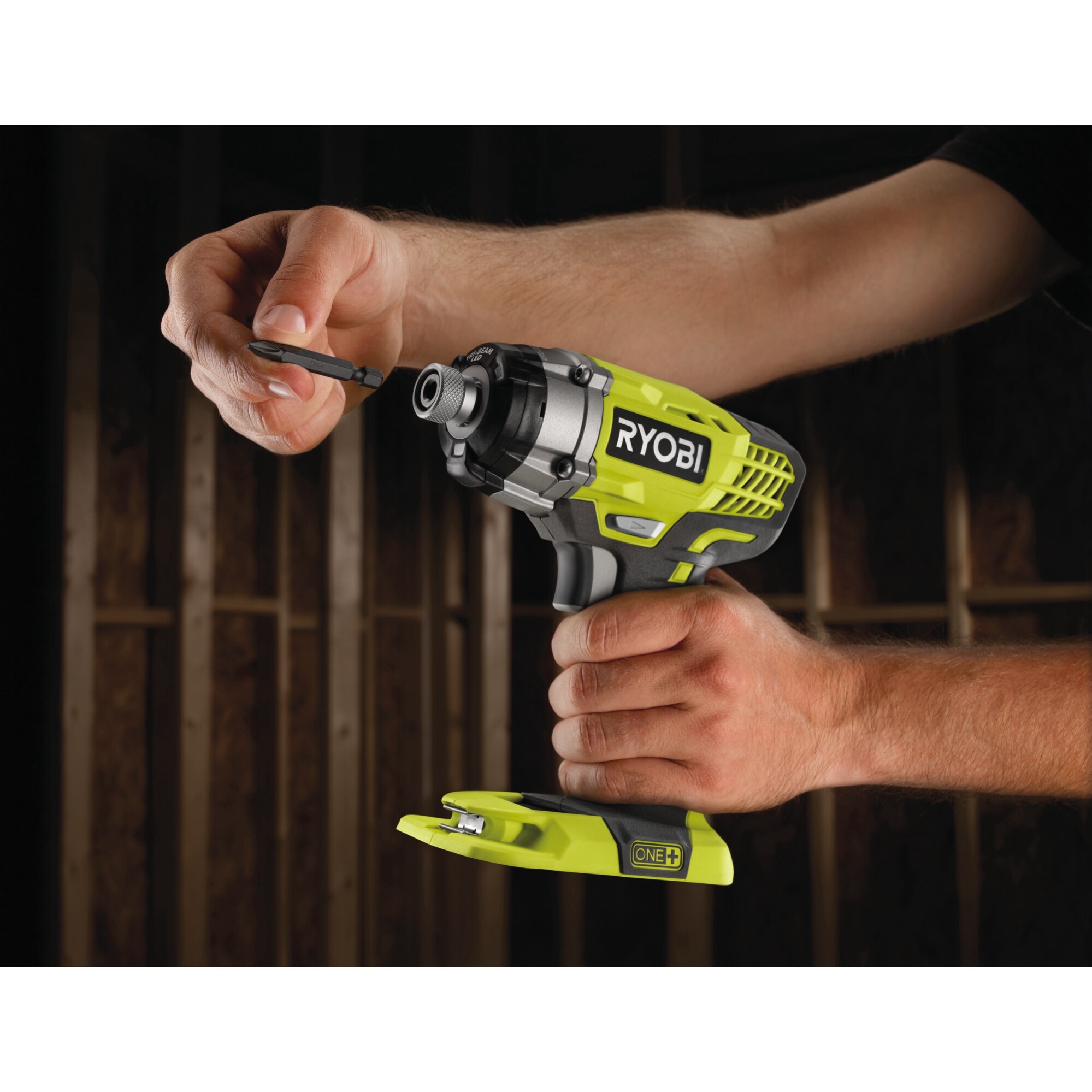Ryobi 18V ONE+ Impact Driver, RID1801M, maximális nyomaték 220 Nm