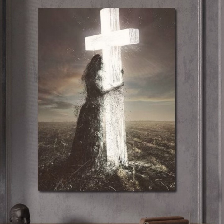 Премиум картина върху платно, LuxCanva® H1013, Прегръщайки божествеността, 100 X 135 CM, 100% памучно платно 400g/m2, дървена рамка, Кръст, Светлина, Ласка, Прегръдка, Спасяване, Любов, Сила, Хол, Спалня