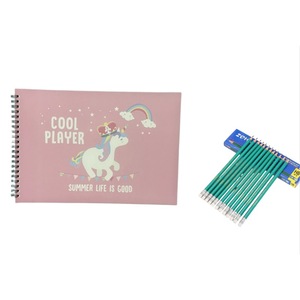 Acuarele, pensule si blocuri de desen