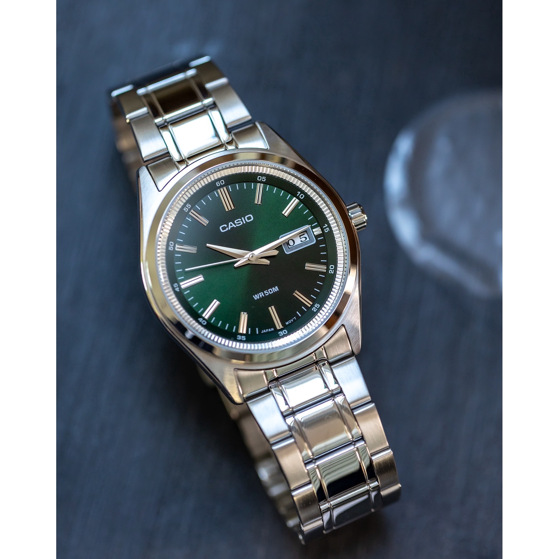 Ceas pentru barbati Casio MTP-B180D-3A, cadran verde, carcasa si